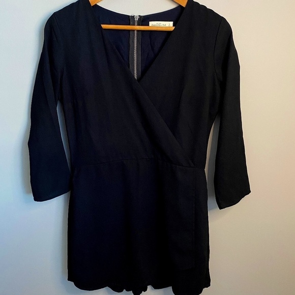 Abercrombie &‎ Fitch Women's Black Long Sleeve V-neck Romper Dress Size 6 - Picture 1 of 15
